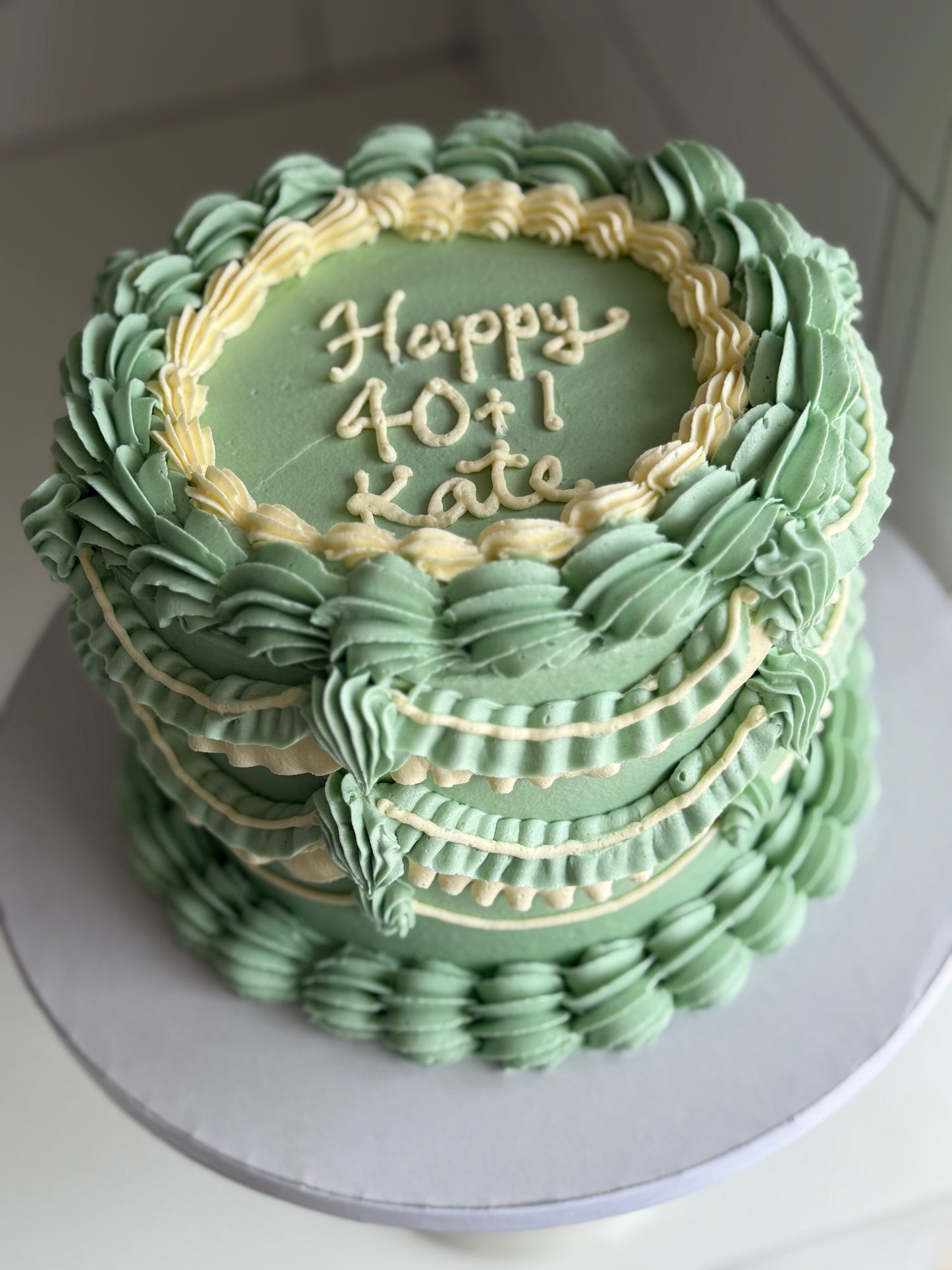 Deluxe vintage buttercream ROUND